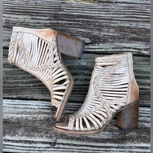 Free Bird Steven Bella Leather Block Heels Women’s Size 6 peep toe boho Booties